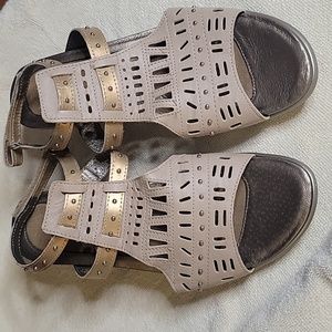 Naot tan and gold accents Size 40 Perforated with 2 inch heels